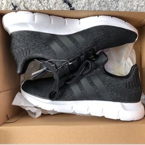 ⚡️BNIB Women’s Adidas Swift Run - Core Black⚡️
